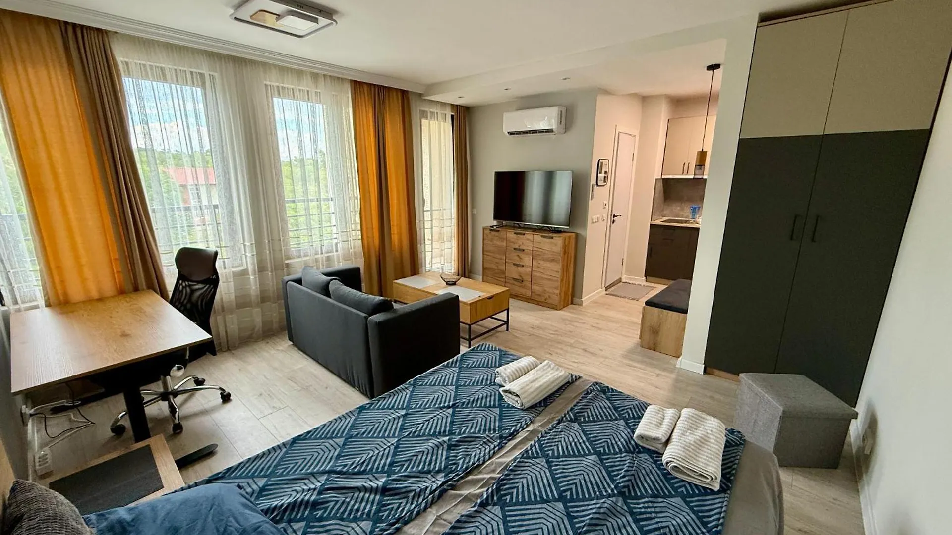 Work And Relax Studio In Green Life Beach Resort location